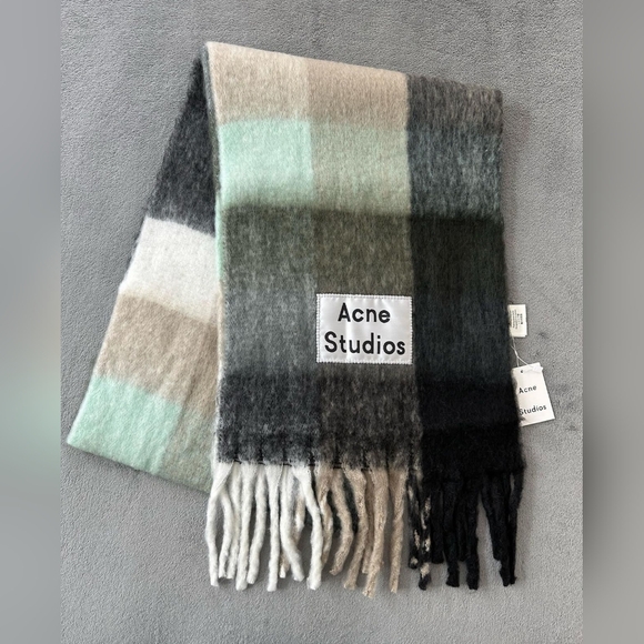 ACNE STUDIO SCARF - Picture 1 of 2